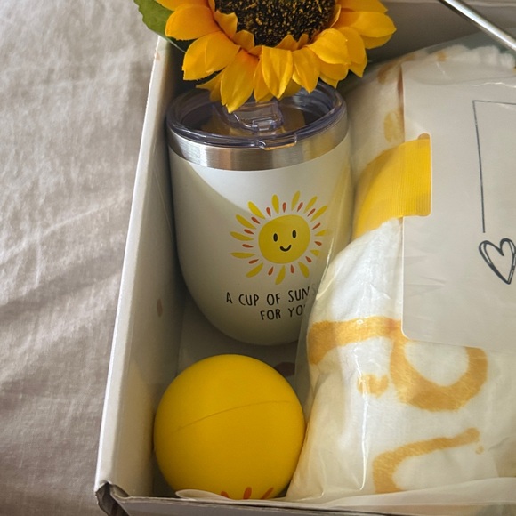 Hello Sunshine Box - Picture 8 of 8